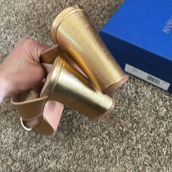 Stuart Weitzman gold leather heeled platform slide size 8.5 - Picture 5 of 5